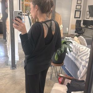 Womens Victoria Sport Black Pullover Long Sleeve Workout Shirt Size Medium